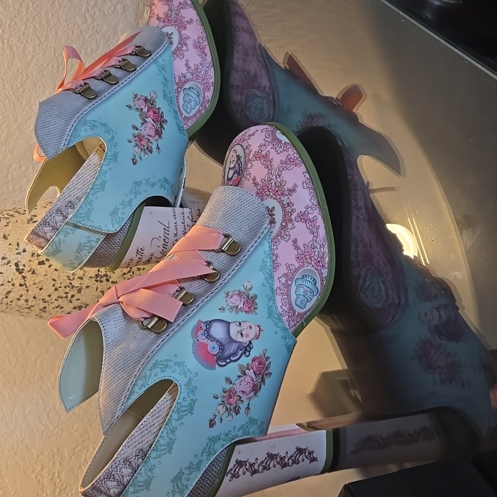 Chocolaticas Marie Antoinette Women's Heels - Multicolored